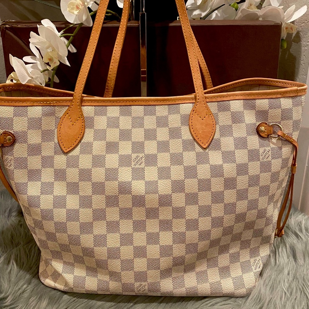 Authentic Louis Vuitton Neverfull Azur MM-
Previously a prior Cobbler Restore!
